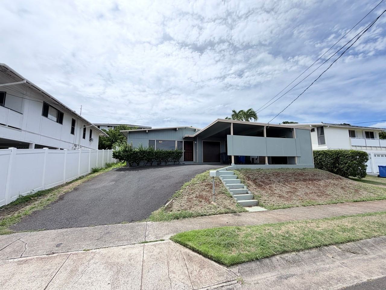 1427 Puanakau St - Photo 2 of 25