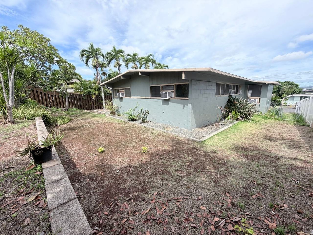 1427 Puanakau St - Photo 5 of 25