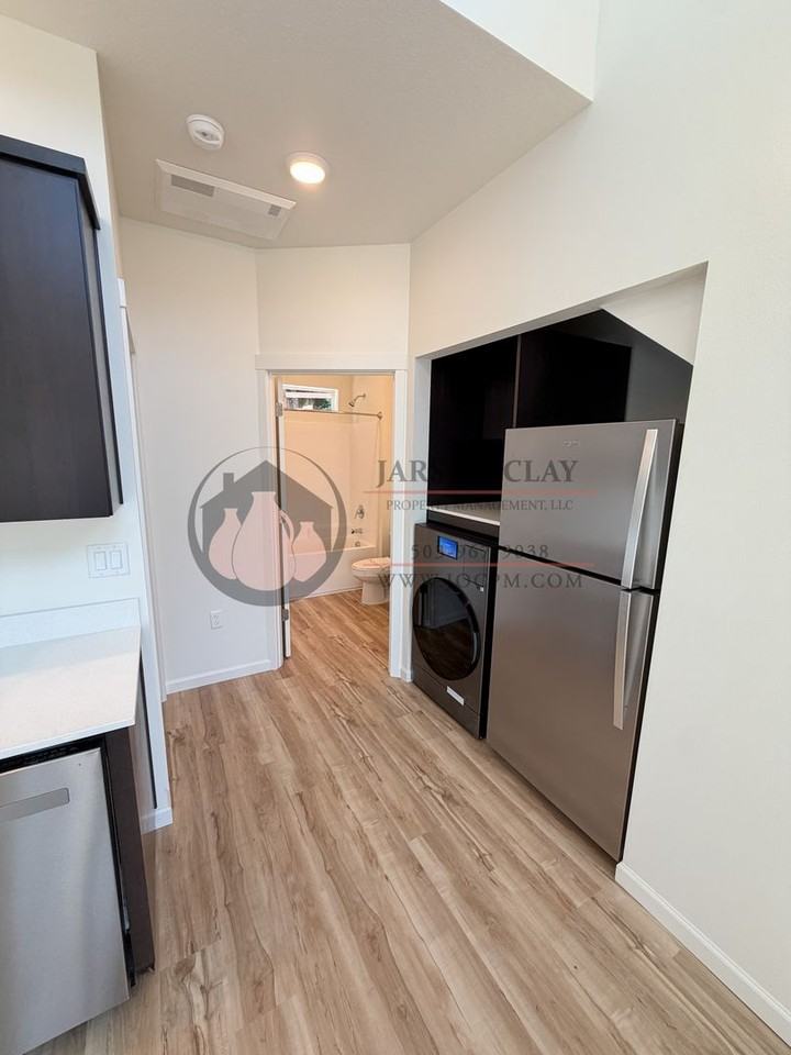 2528 Gilbert St S - Photo 5 of 10