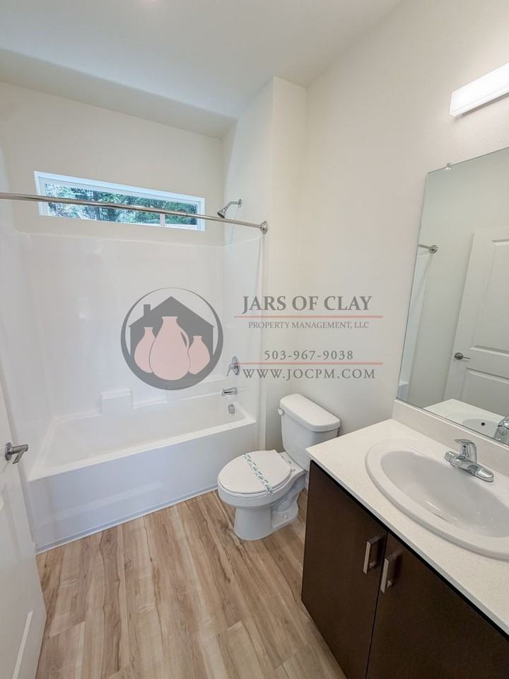 2528 Gilbert St S - Photo 6 of 10