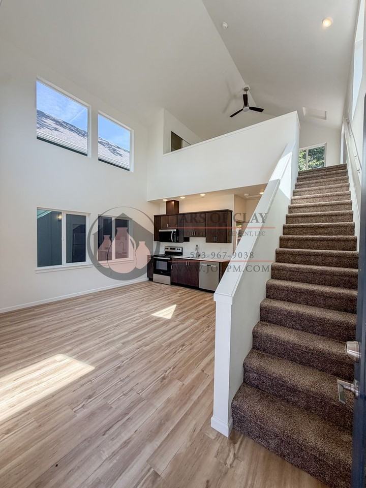 2520 Gilbert St S - Photo 2 of 10