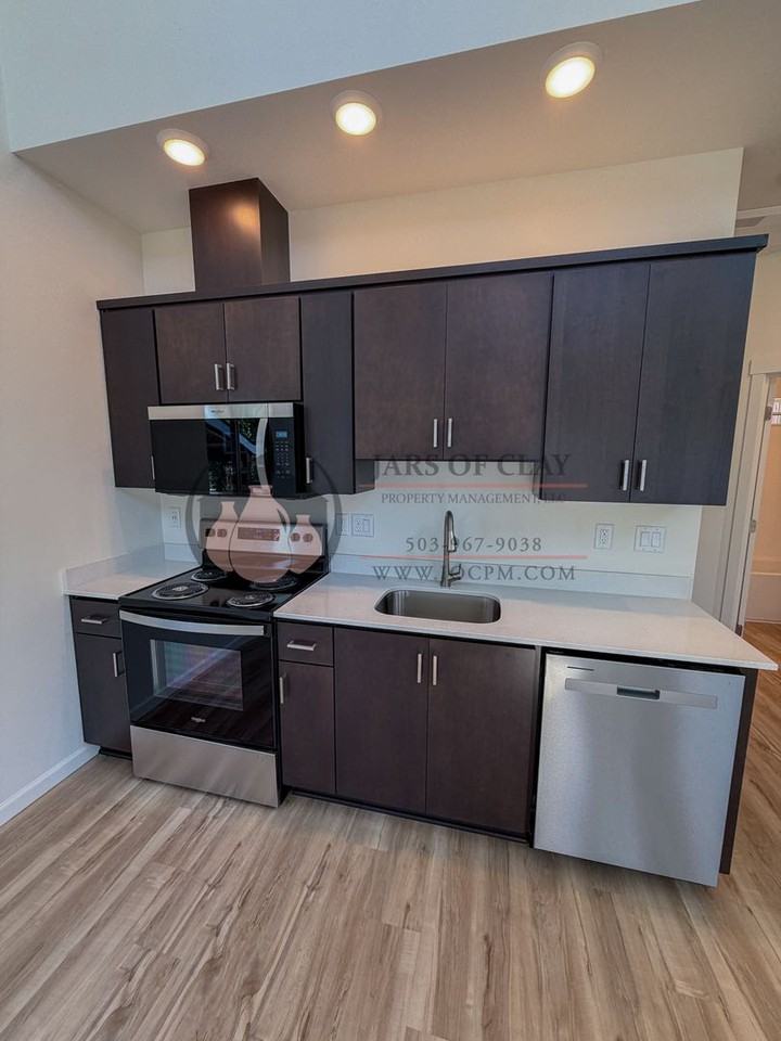 2520 Gilbert St S - Photo 3 of 10