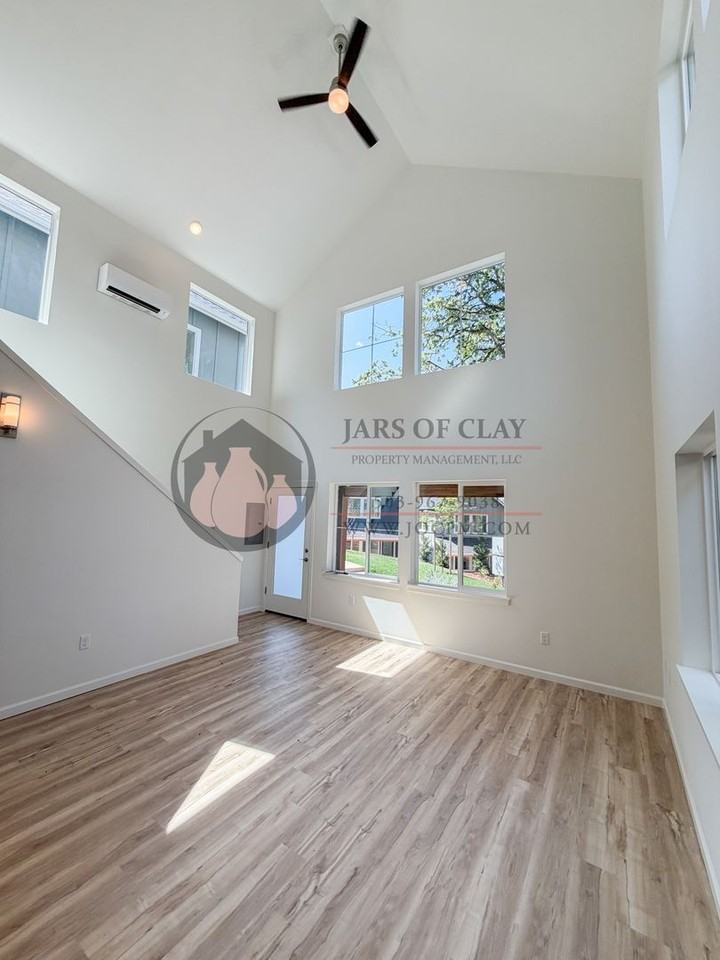 2520 Gilbert St S - Photo 4 of 10