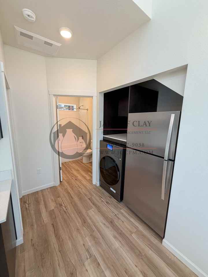 2520 Gilbert St S - Photo 5 of 10