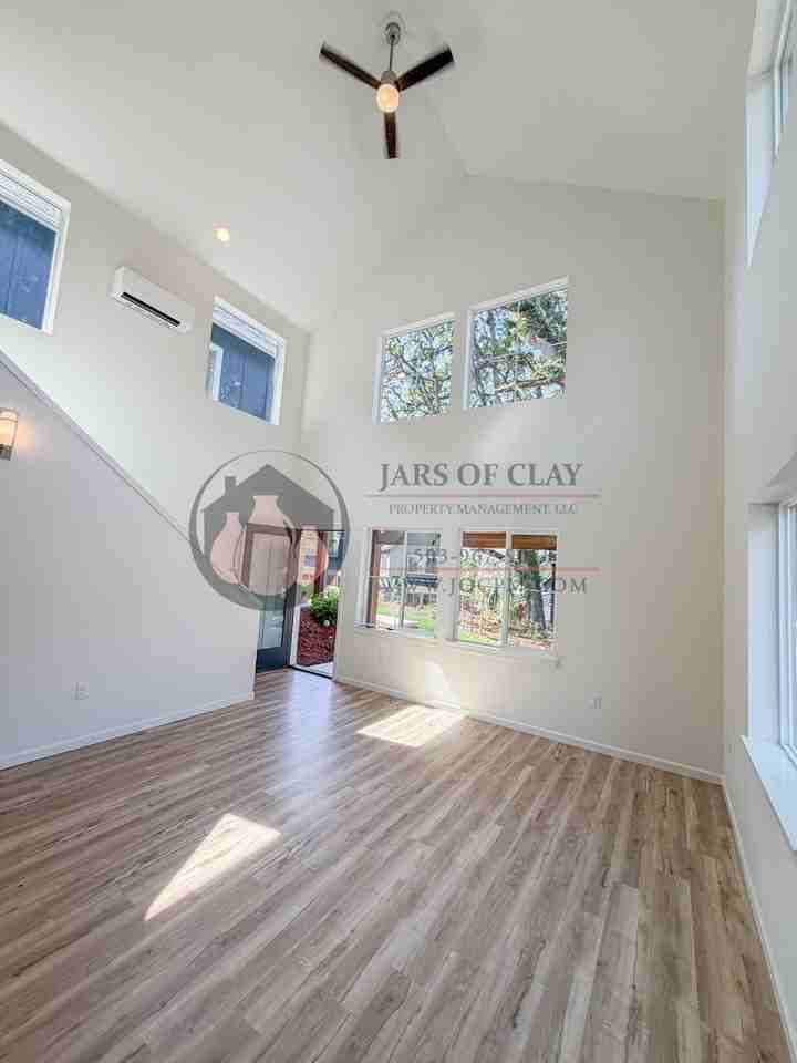 2512 Gilbert St S - Photo 5 of 10
