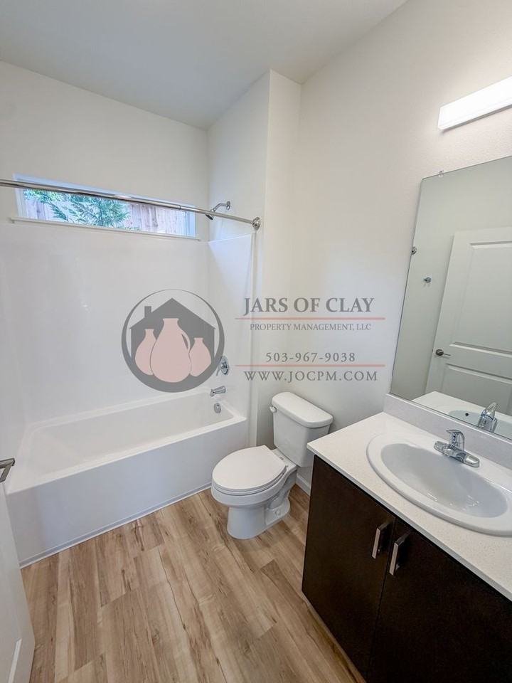 2512 Gilbert St S - Photo 6 of 10