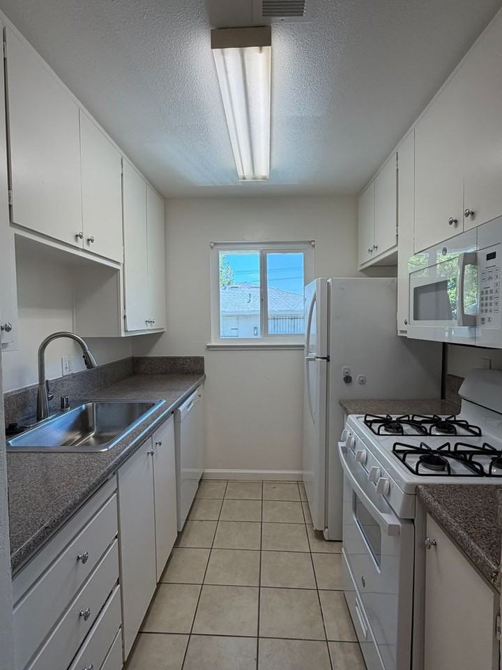 6516 Bremen Dr #4 - Photo 4 of 11