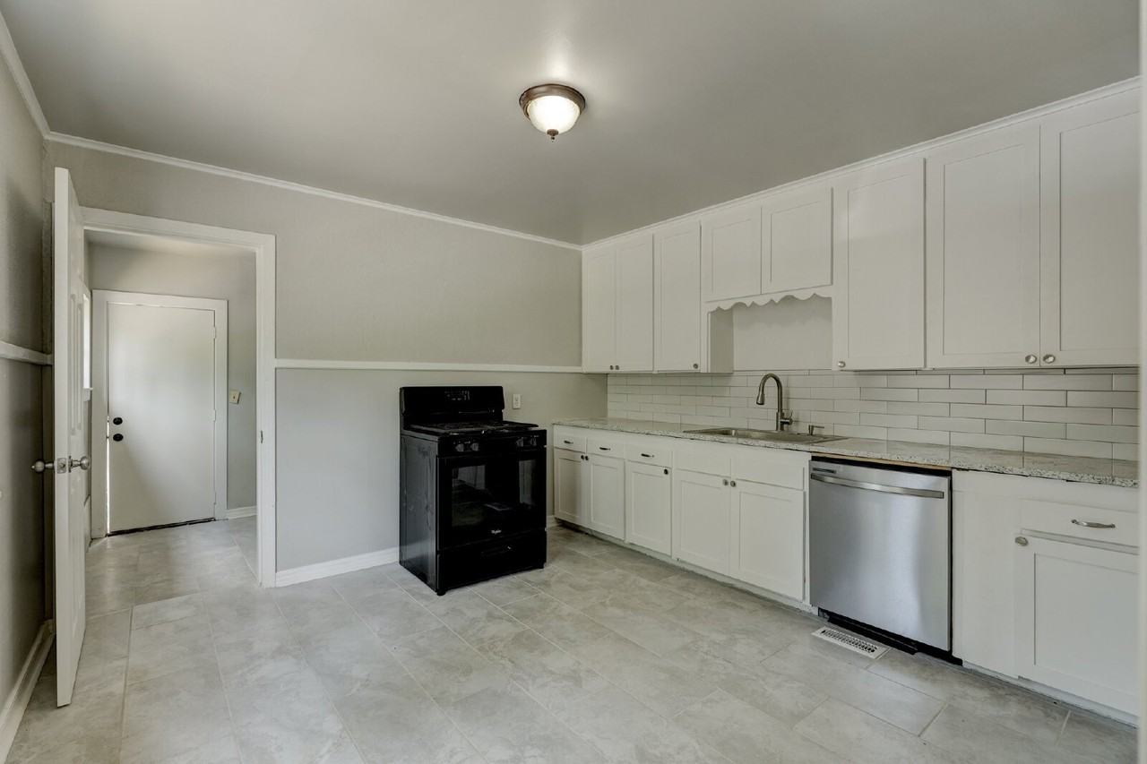 1013 N Richmond Ave - Photo 6 of 20