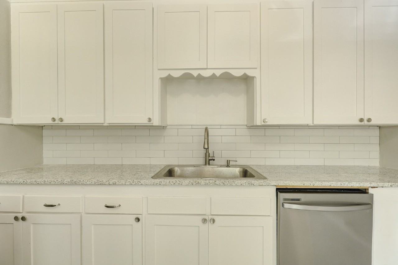 1013 N Richmond Ave - Photo 7 of 20