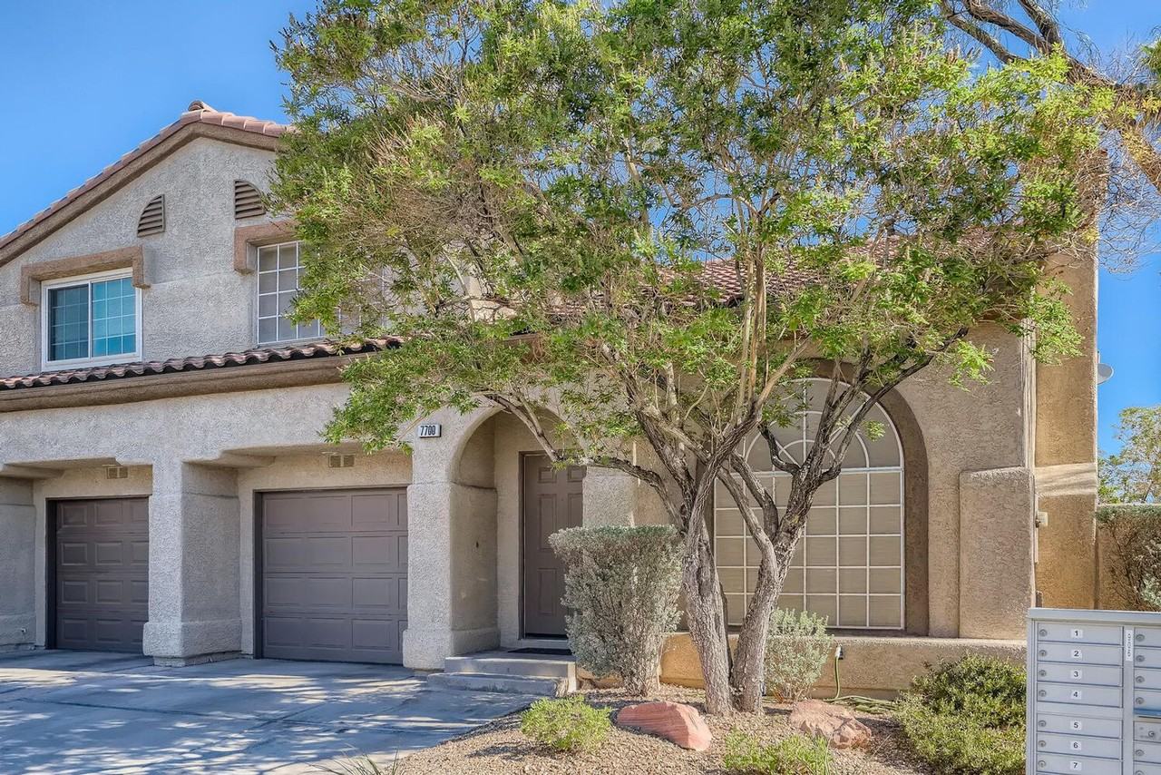 7700 Almeria Ave - Photo 3 of 27