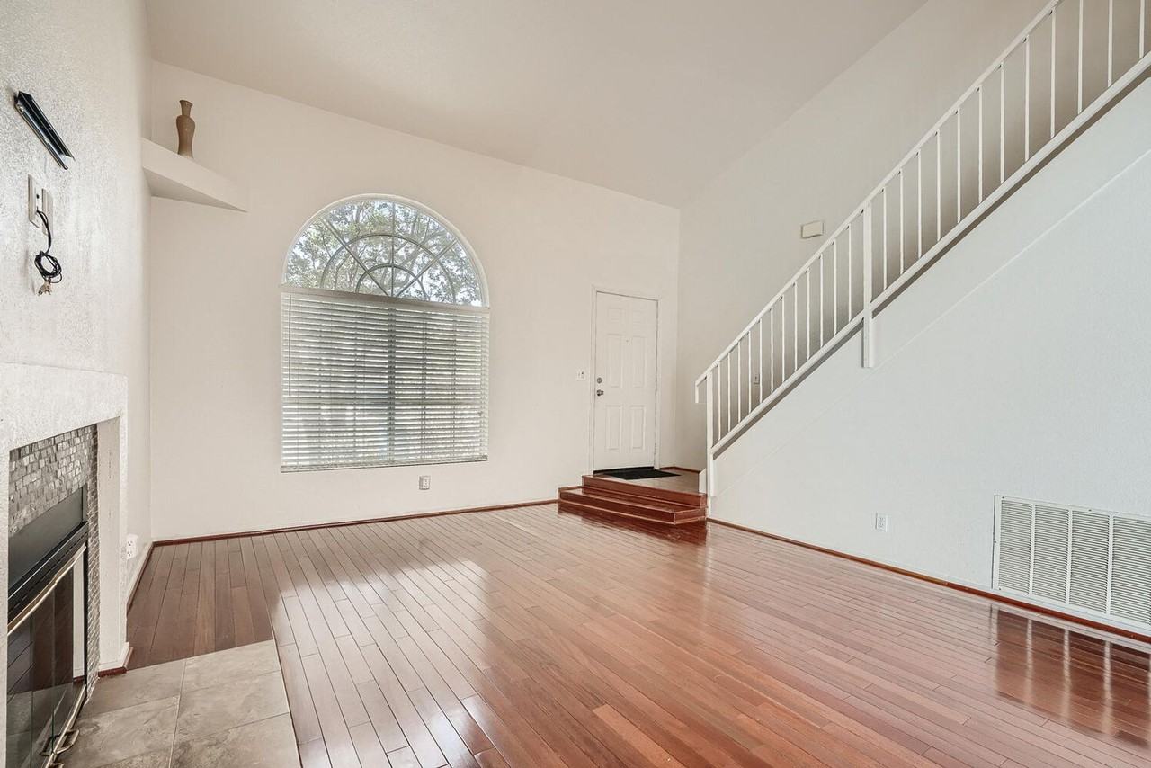 7700 Almeria Ave - Photo 6 of 27