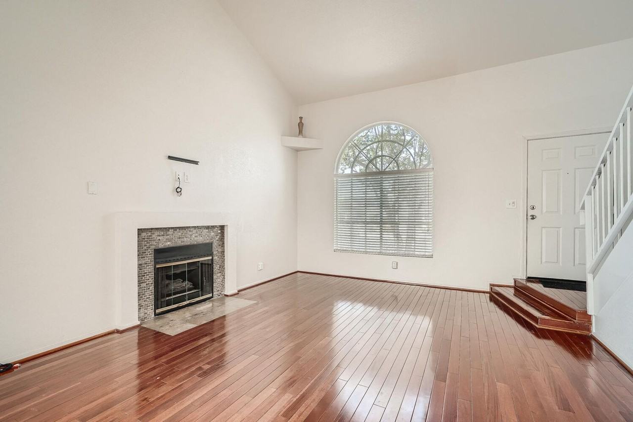 7700 Almeria Ave - Photo 7 of 27
