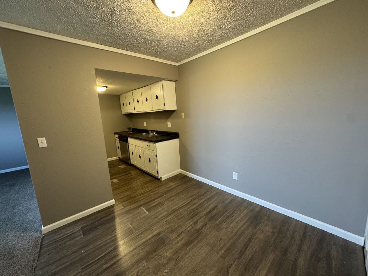 1113 Grooms St #16 - Photo 5 of 11