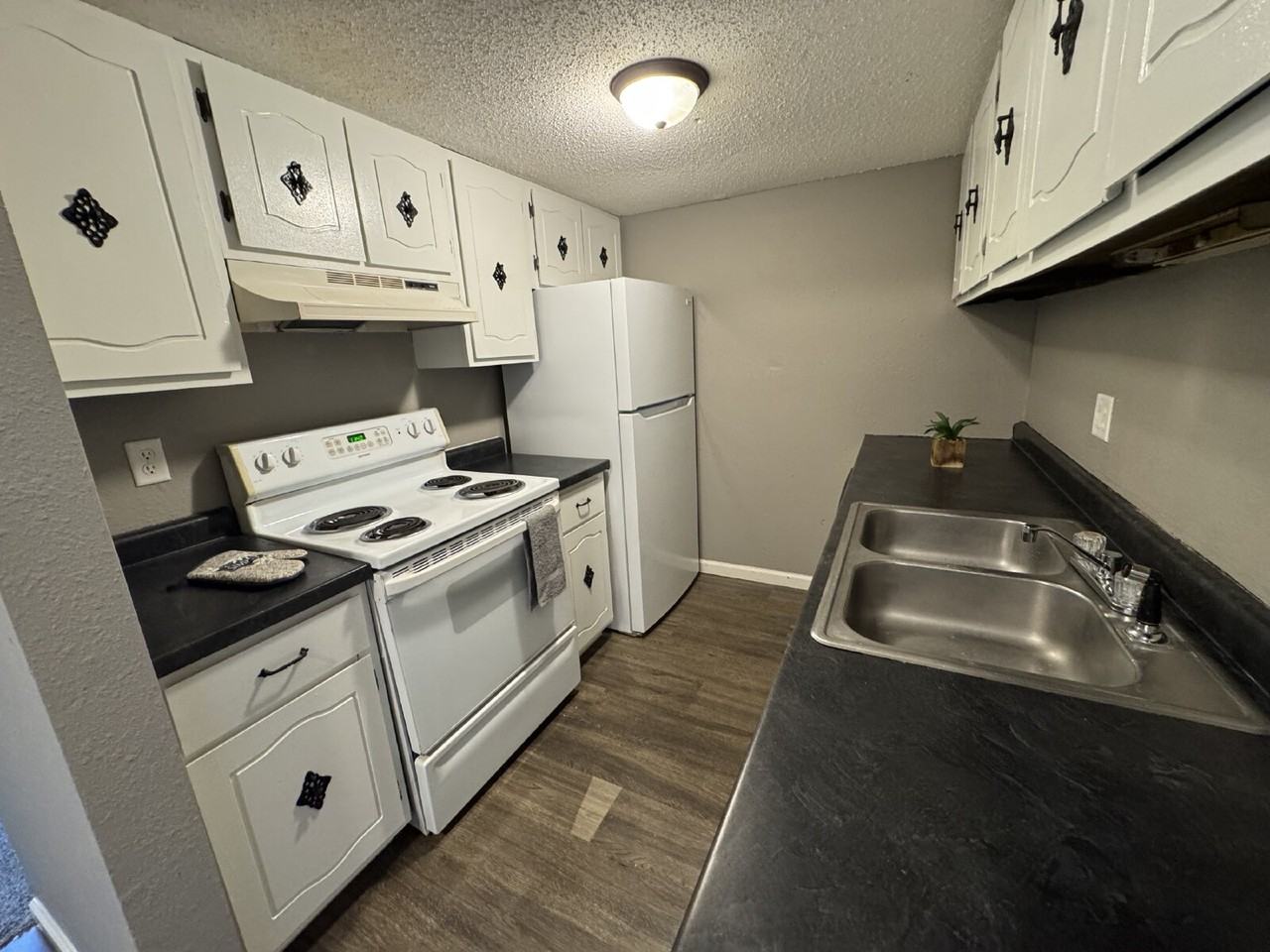 1113 Grooms St #16 - Photo 6 of 11