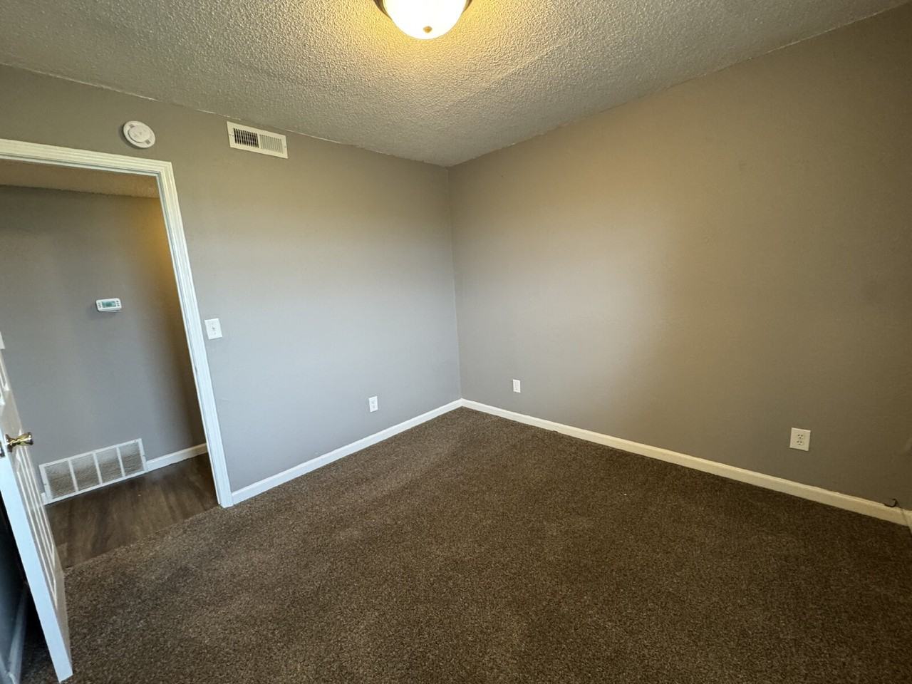 1113 Grooms St #16 - Photo 7 of 11