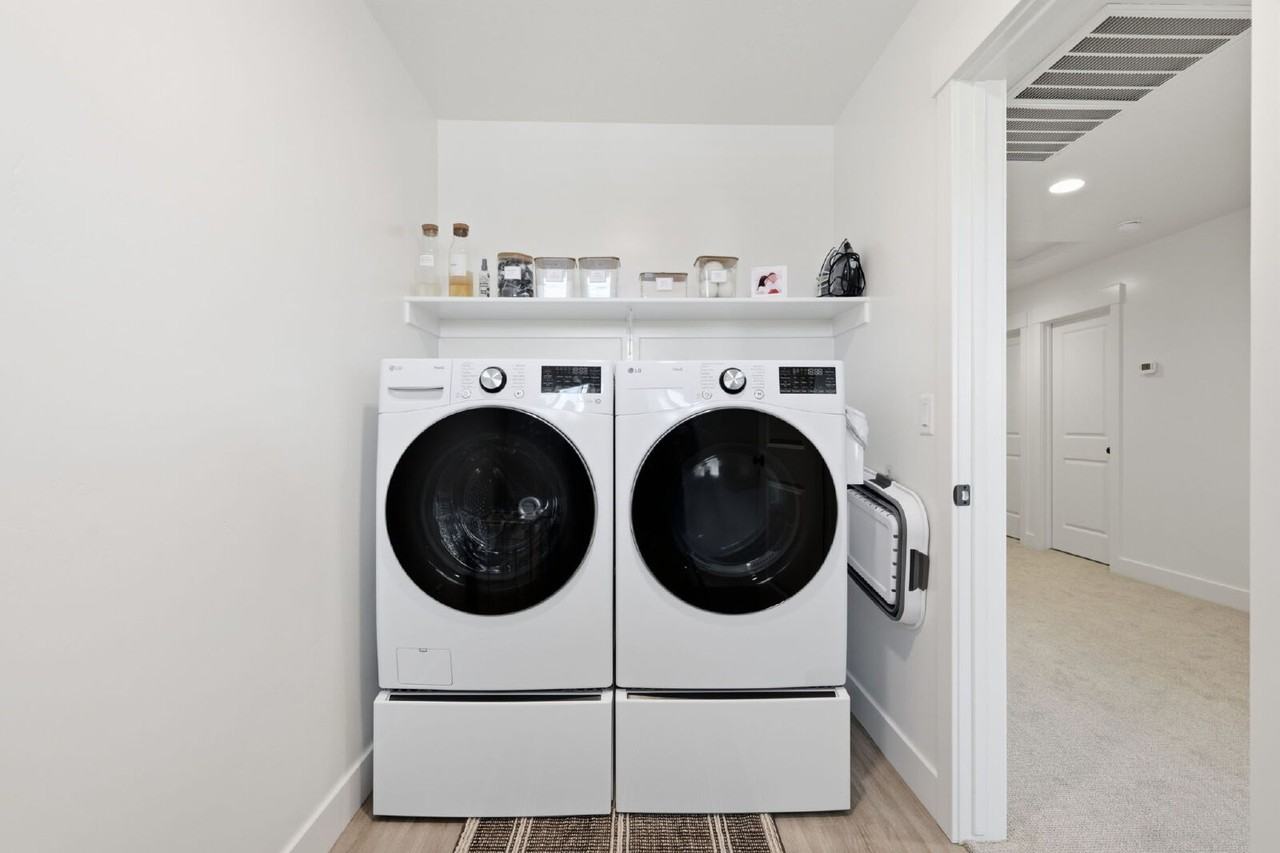 5686 S Weehawken Ln - Photo 4 of 10