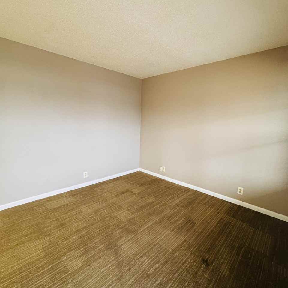 208 10th St Apt 37 - Photo 2 of 11