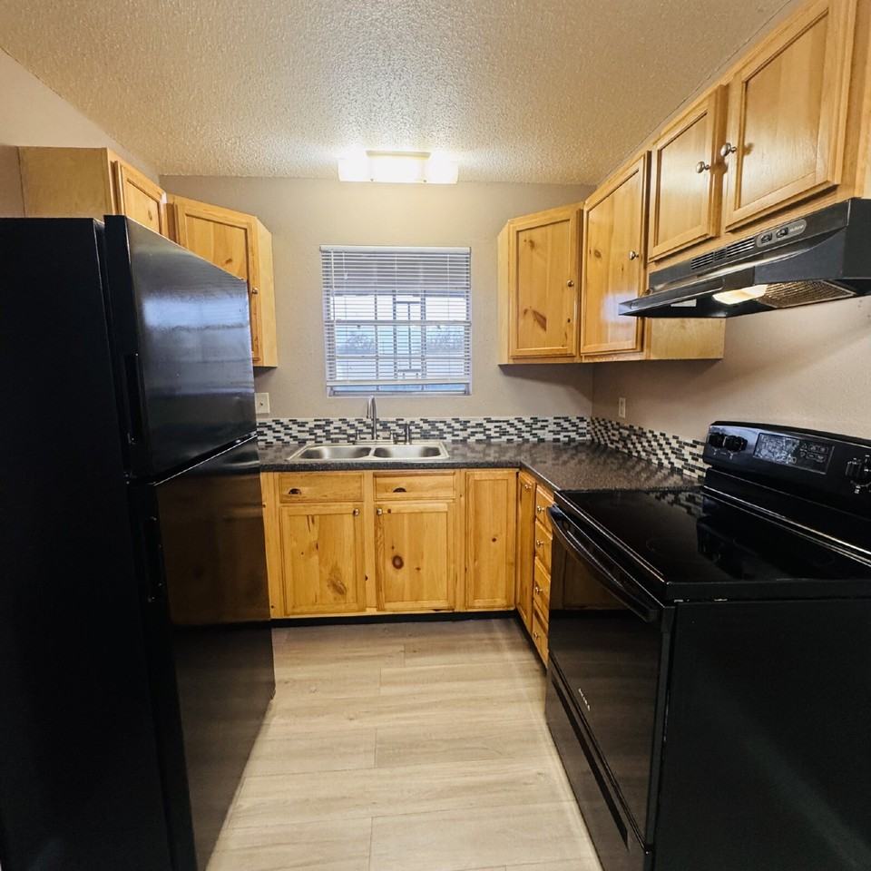 208 10th St Apt 37 - Photo 5 of 11