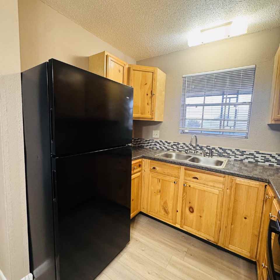 208 10th St Apt 37 - Photo 6 of 11