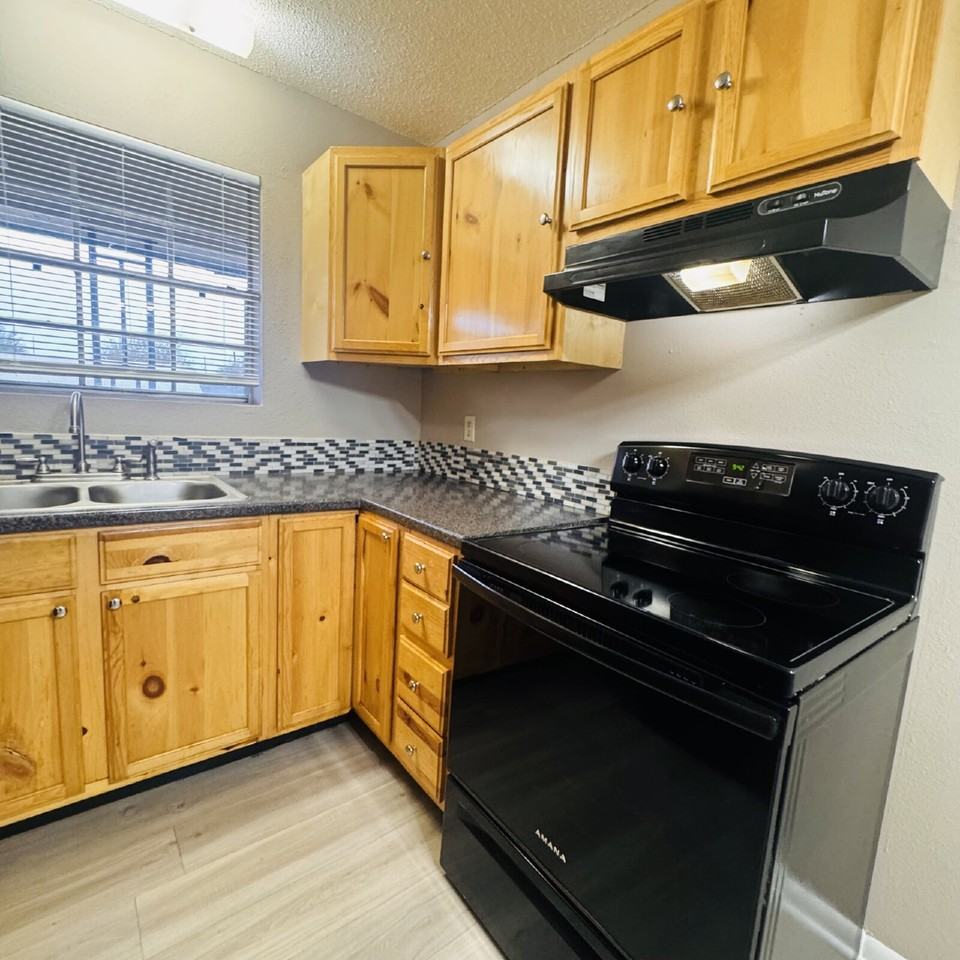 208 10th St Apt 37 - Photo 7 of 11