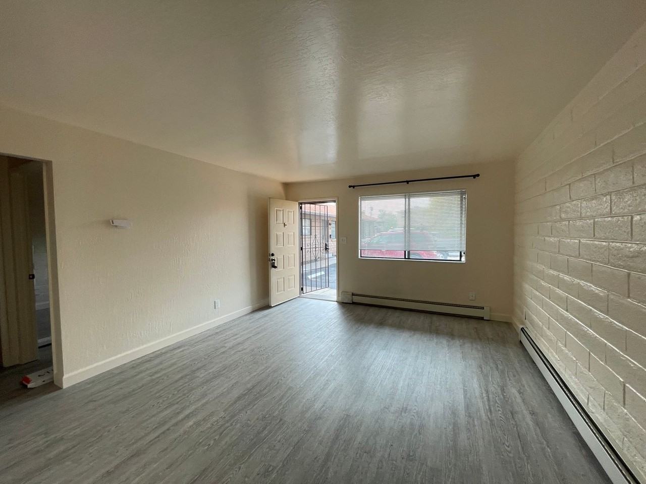 1560 G St - Photo 2 of 6