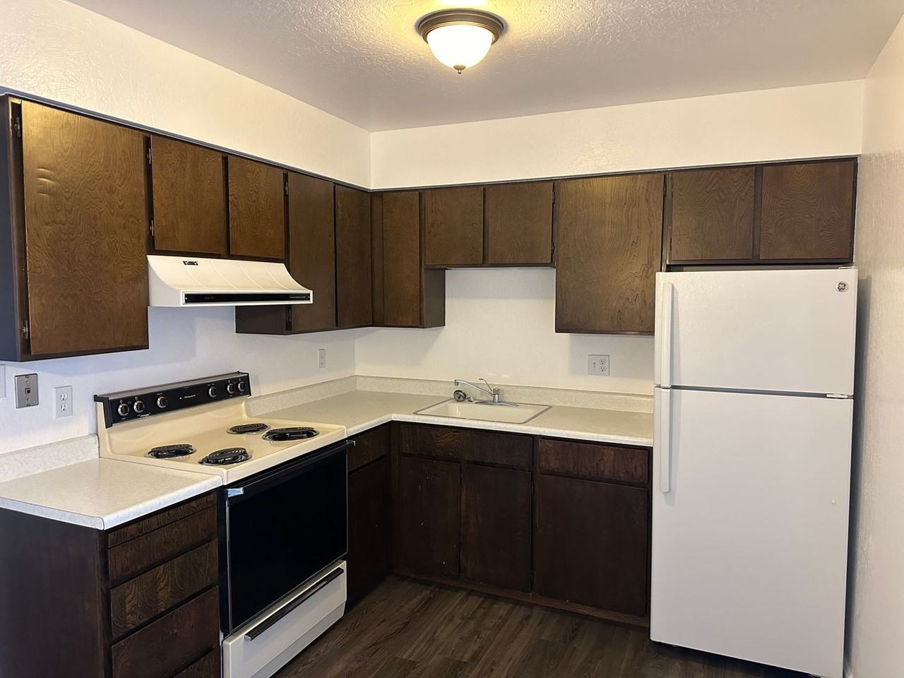 1560 G St - Photo 3 of 6