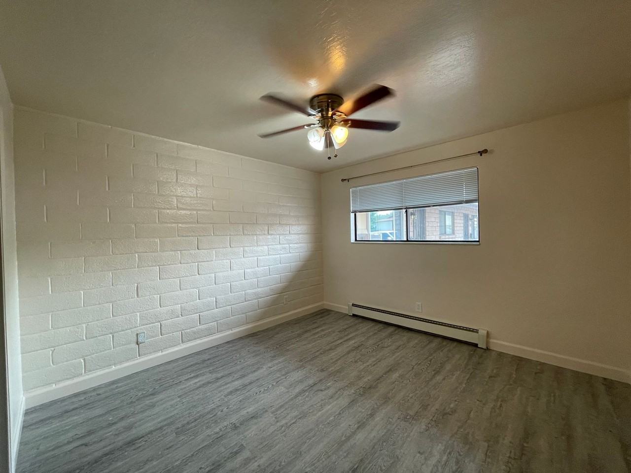 1560 G St - Photo 4 of 6