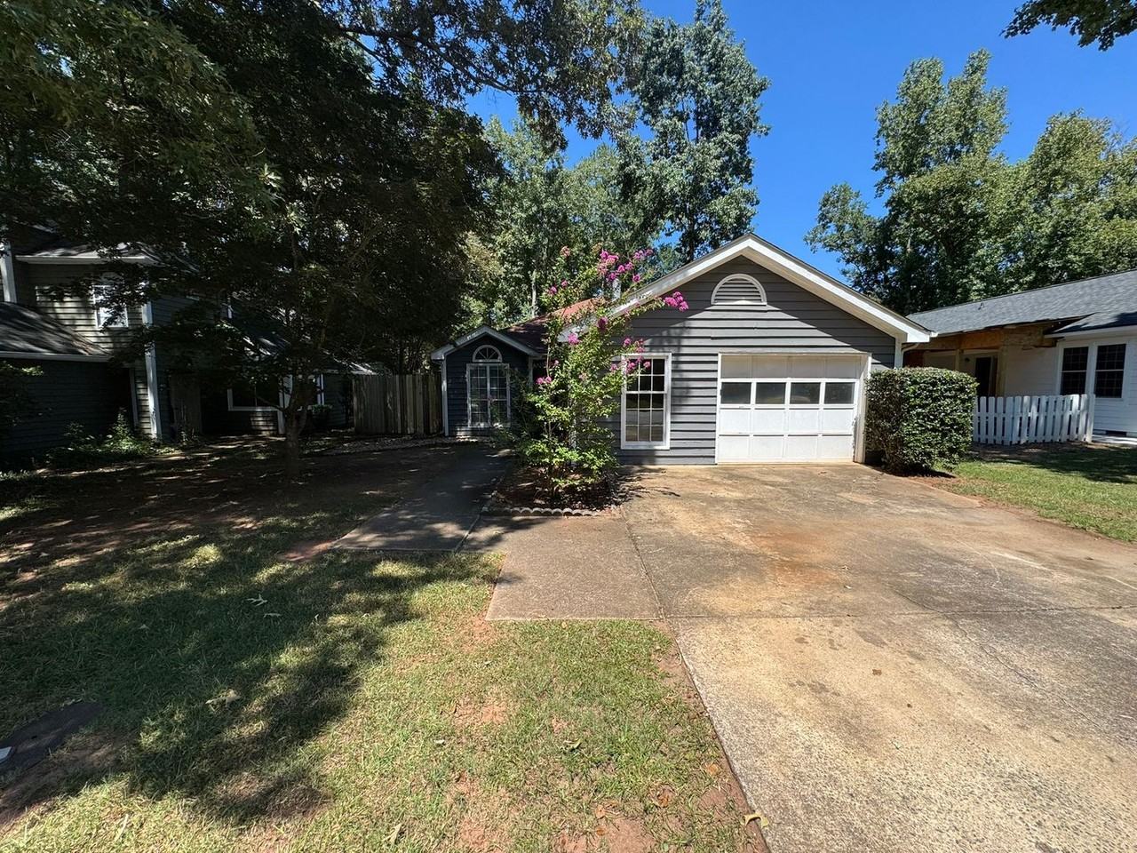 135 Greenwood Ln - Photo 2 of 19