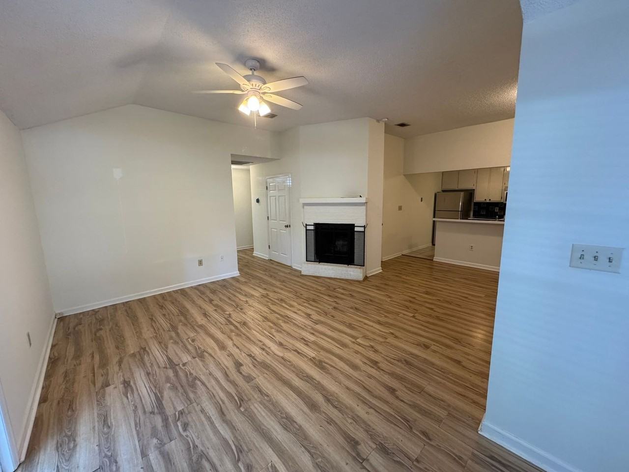 135 Greenwood Ln - Photo 3 of 19
