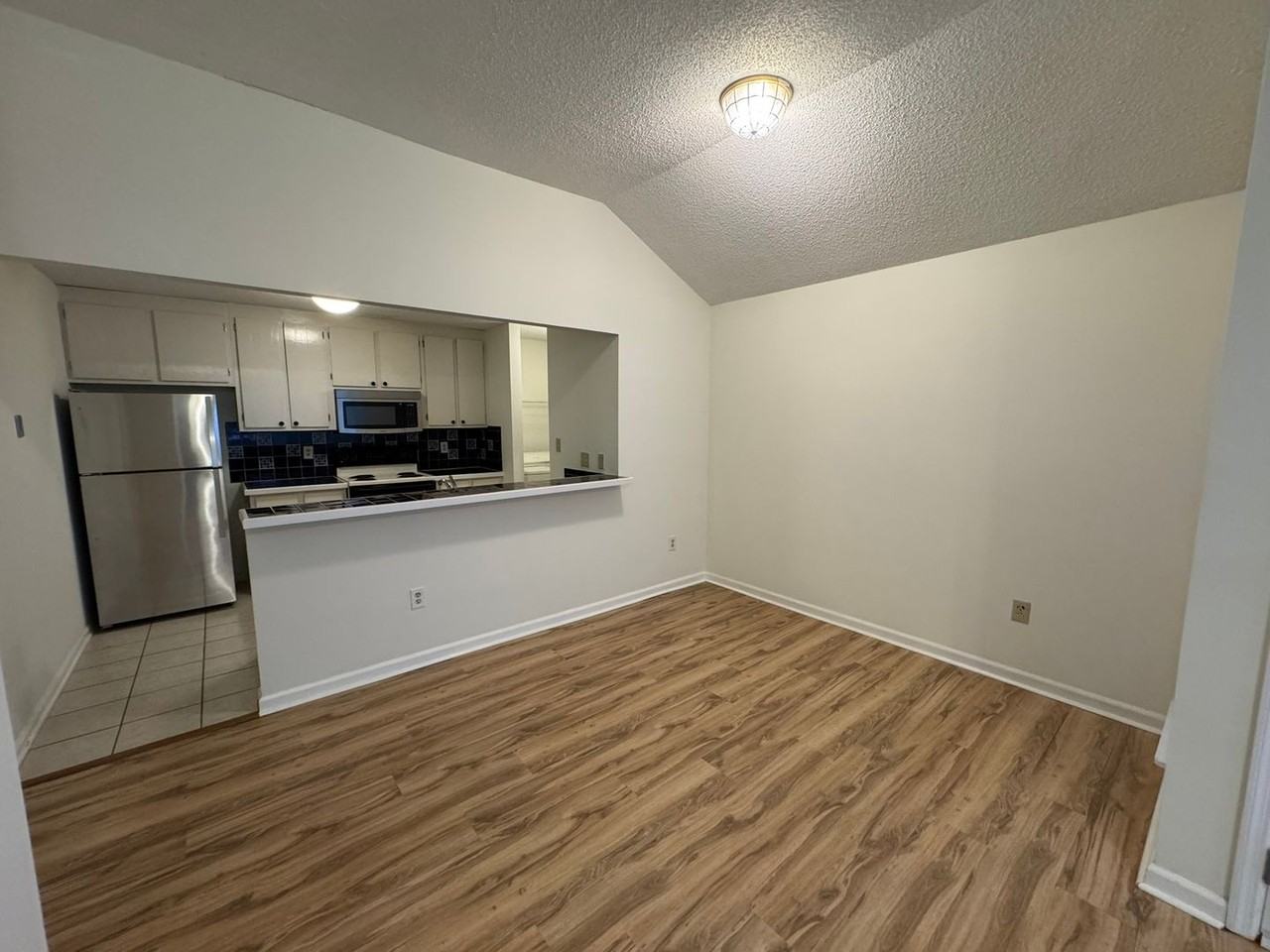 135 Greenwood Ln - Photo 4 of 19