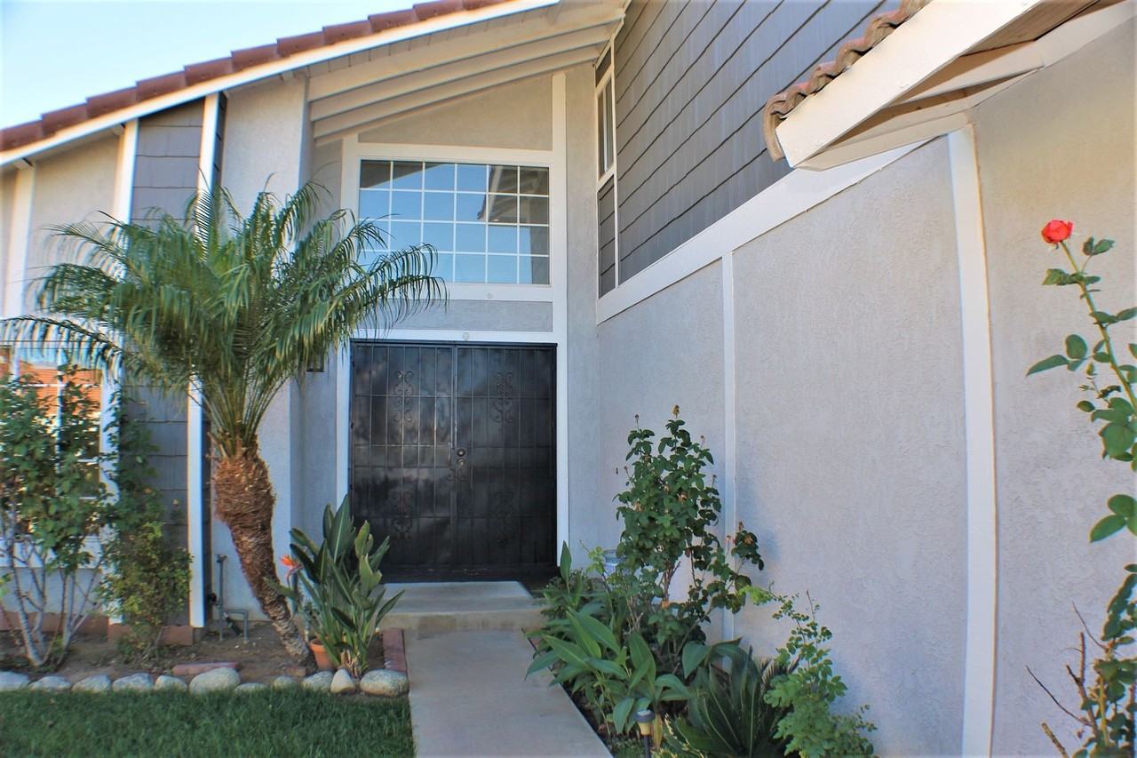 25740 Rosebay Ct - Photo 3 of 40