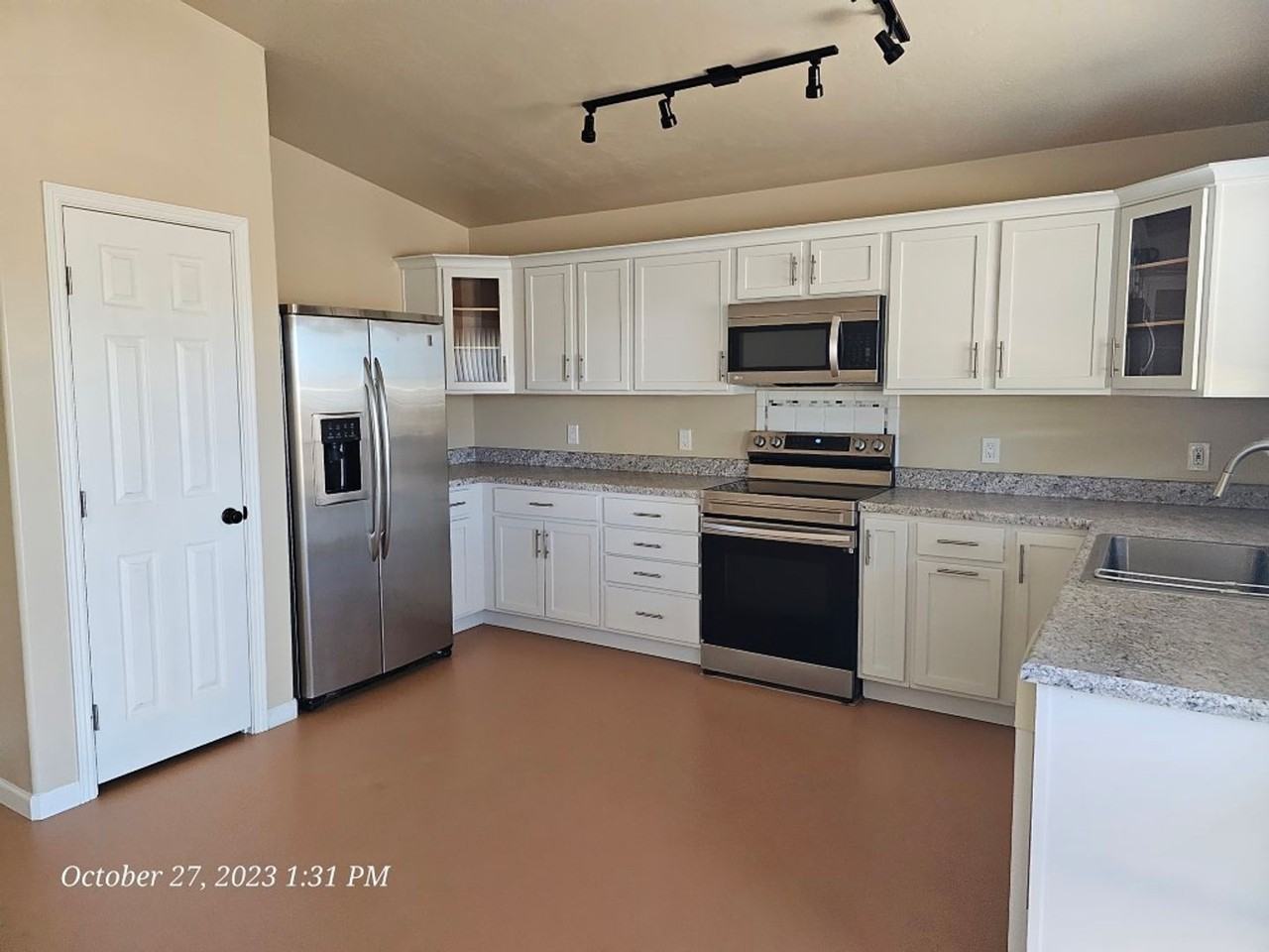 3152 W Verde Dr - Photo 5 of 11