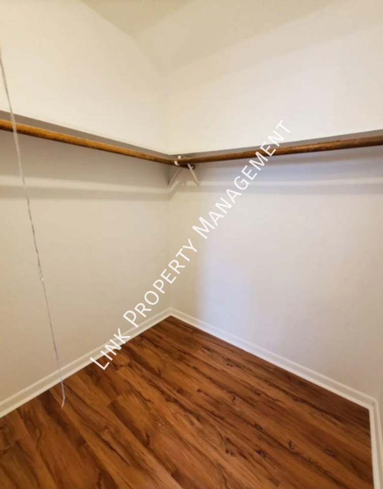 4911 Marylin Ln Apt B - Photo 6 of 41