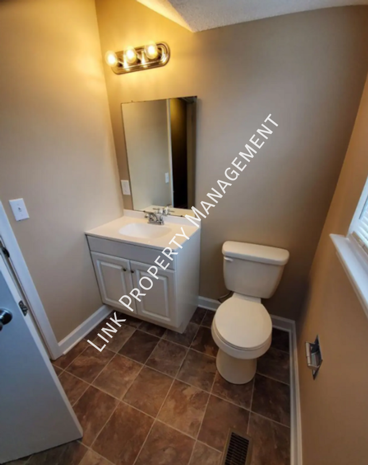 4911 Marylin Ln Apt B - Photo 7 of 41