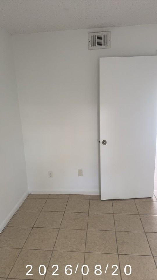 421 Mercury Ave Se #6 - Photo 3 of 22