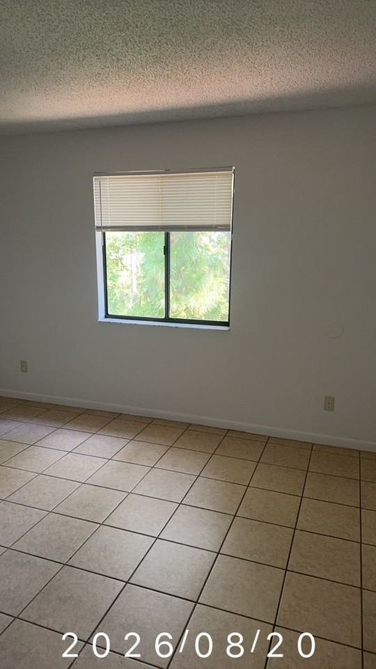 421 Mercury Ave Se #6 - Photo 6 of 22