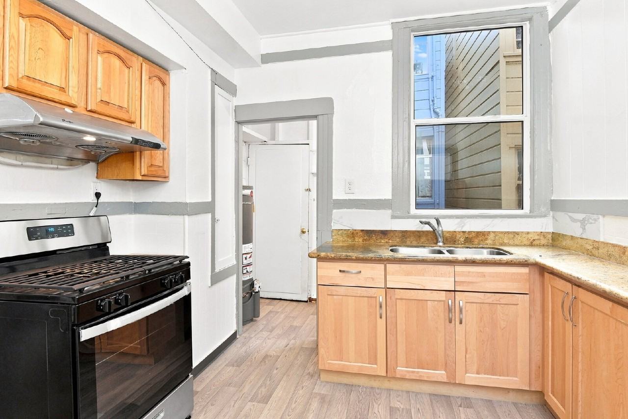 3059 Cesar Chavez - Photo 4 of 16