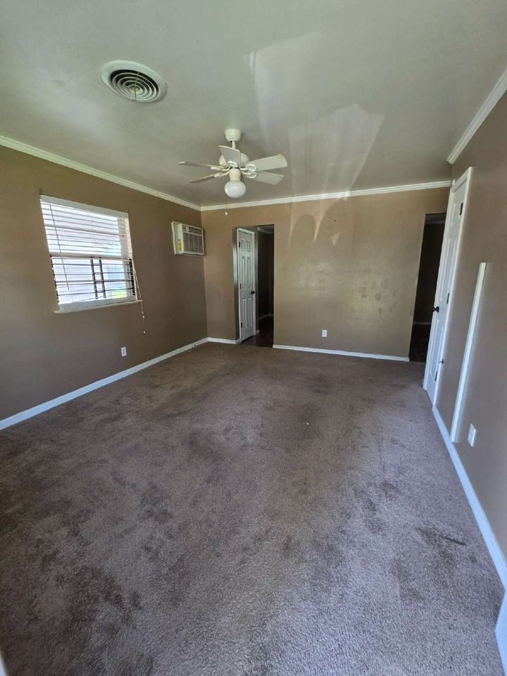 825 Mayfair Ln - Photo 2 of 17