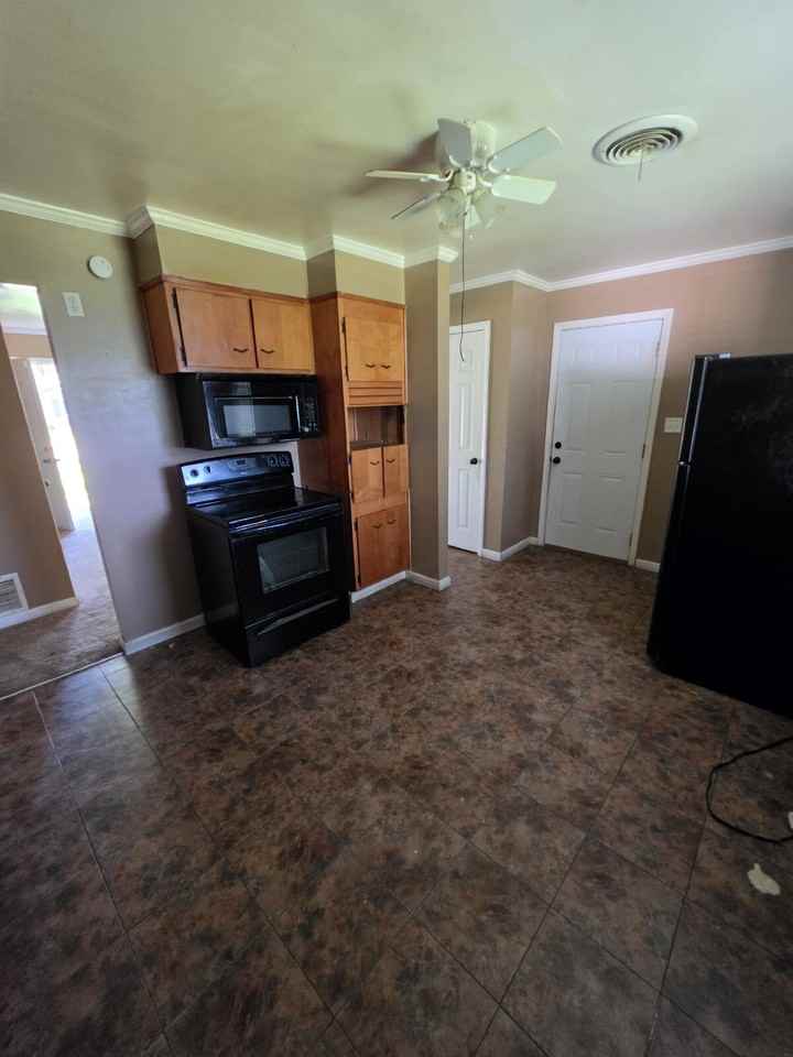 825 Mayfair Ln - Photo 5 of 17