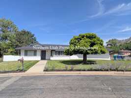 featured image of 4061 Edgehill Dr