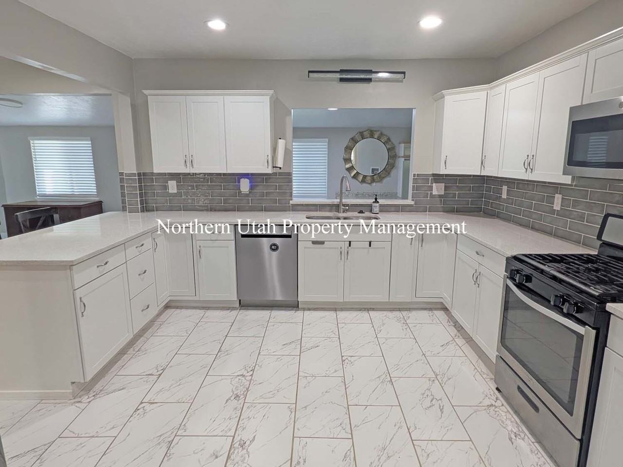 4061 Edgehill Dr - Photo 5 of 32