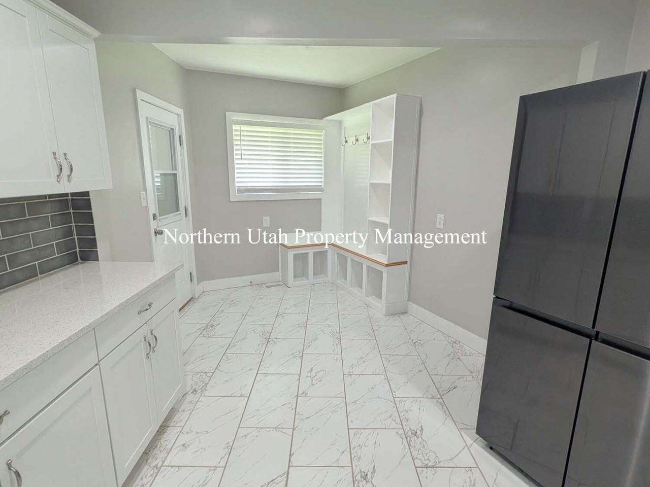 4061 Edgehill Dr - Photo 6 of 32