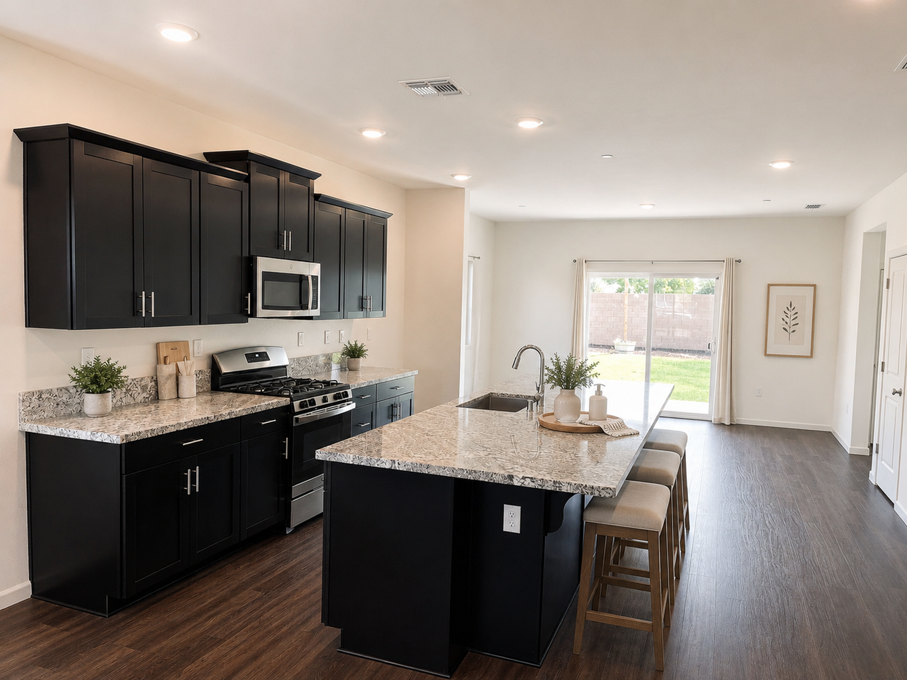 1065 S Argyle Ave - Photo 4 of 15