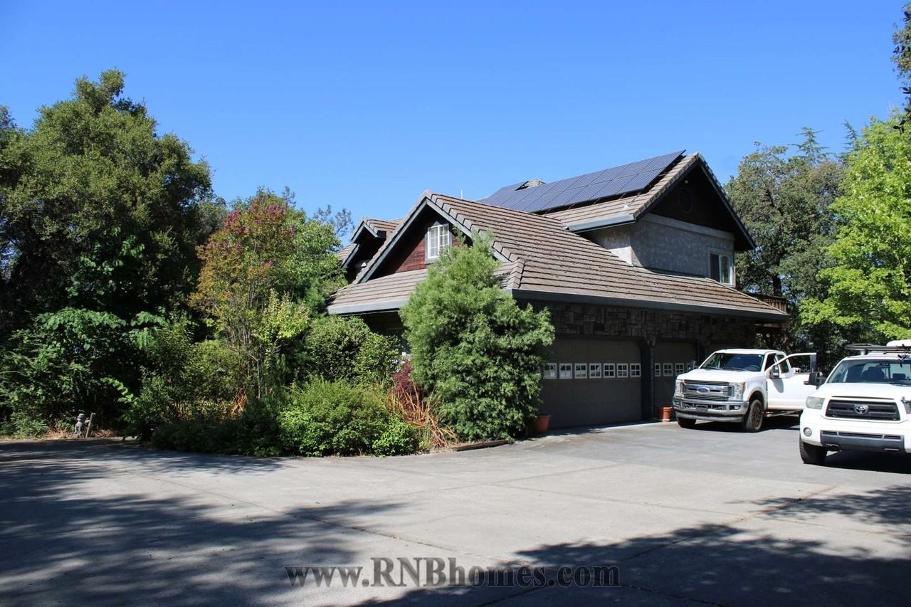 677 Hoppe Ln - Photo 3 of 50