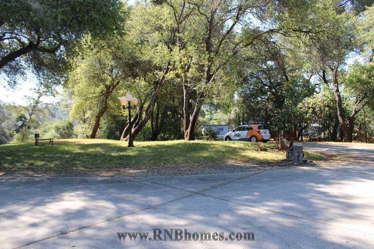 677 Hoppe Ln - Photo 4 of 50