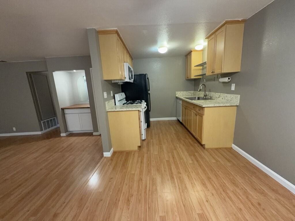 1000 Central Ave - Photo 2 of 10
