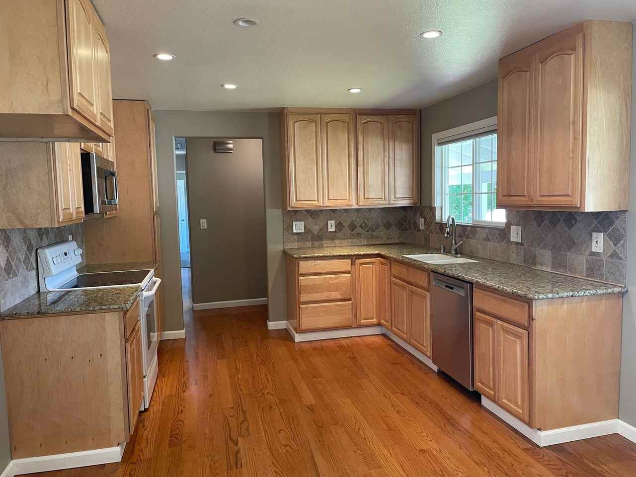 1570 Camille Ct - Photo 5 of 20