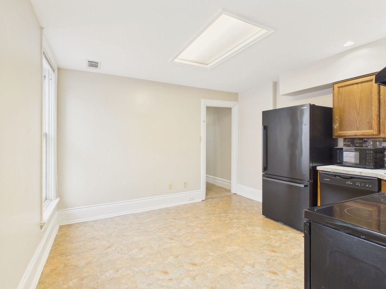 1015 N Front St - Photo 5 of 25