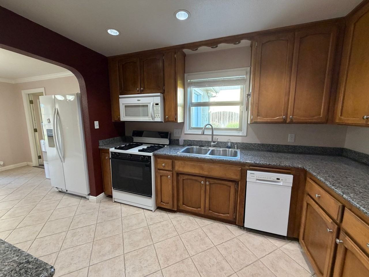 2906 S Walton Ave - Photo 3 of 7