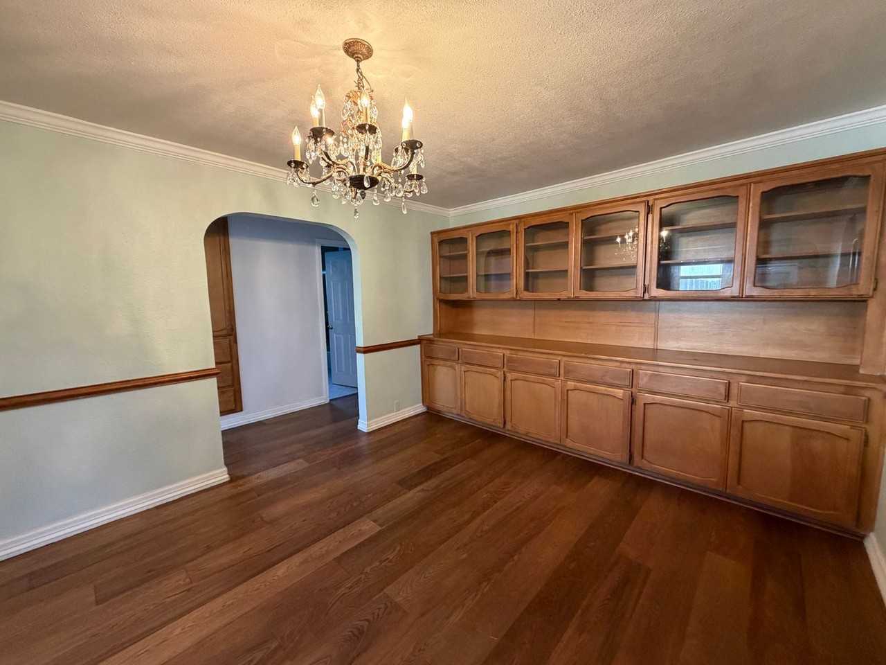 2906 S Walton Ave - Photo 4 of 7